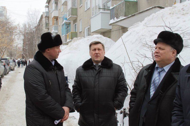 Локоть указал на «бастионы льда» во дворах Новосибирска